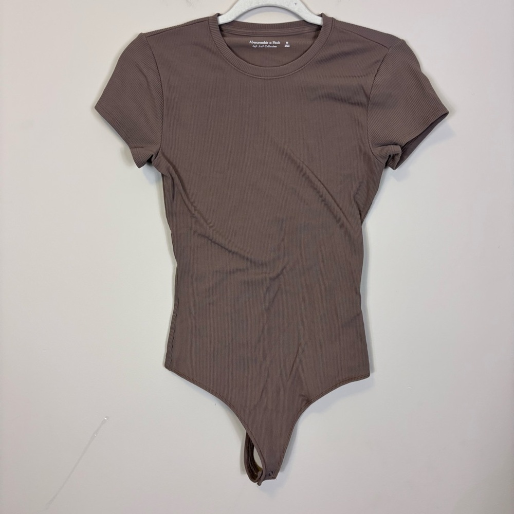 Abercrombie & Fitch Brown Ribbed Short Sleeve Thong Bodysuit Medium